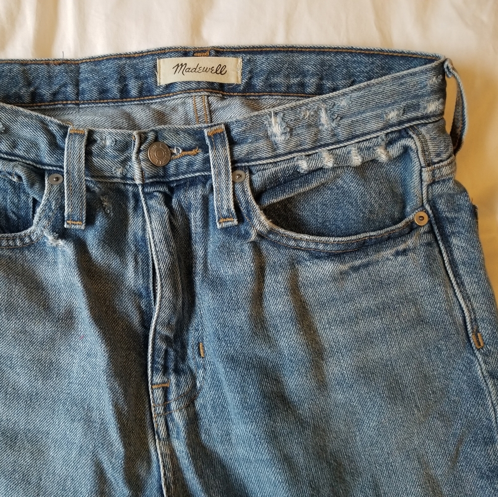 Madewell Mom jean size 25 (fits larger than 25)